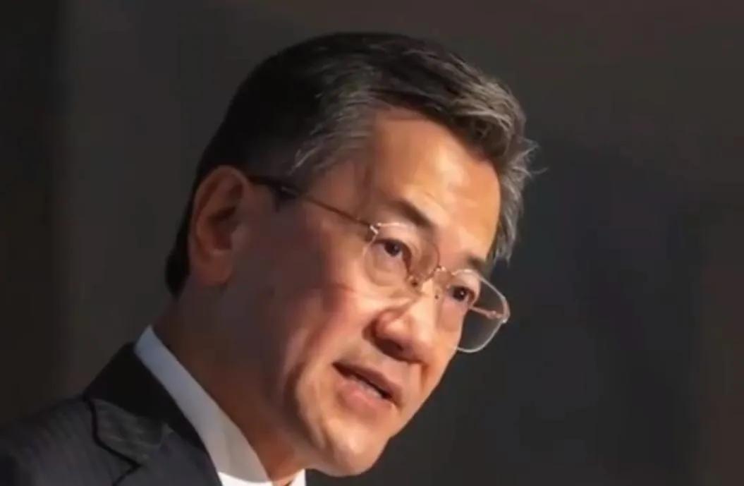 矮萝卜一个，口气倒不是不小。日本驻澳大利亚前外交官山上信吾呼吁日本政界、商界全都