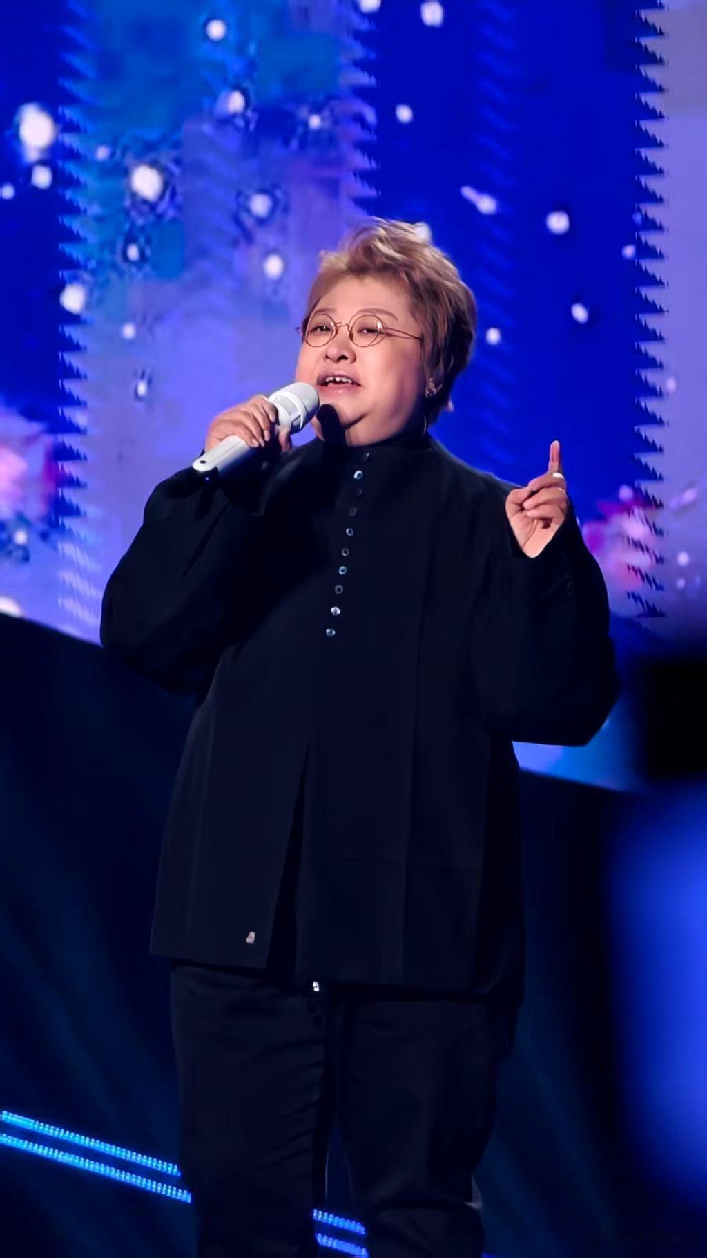 就当我看过春晚了追觅科技新式年会直接开演唱会