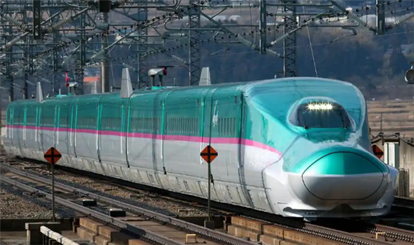 【印度首条高铁项目引进日本新干线列车 预计2030年投运】据媒体报道，印度总理莫