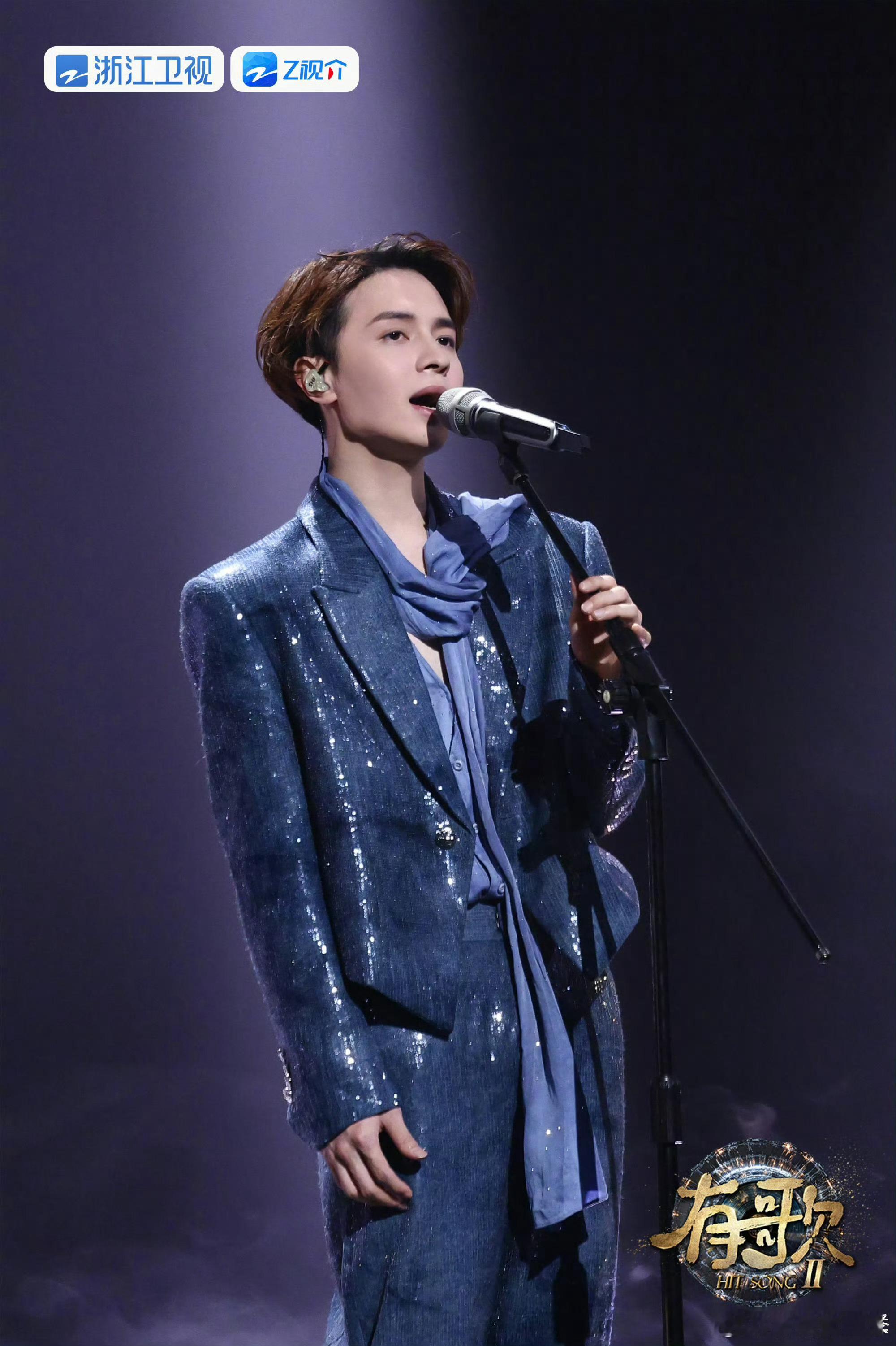 邓佳鑫想唱张信哲灼海豚的歌 邓佳鑫在线打call宝藏歌曲《直到恒星在眼前消亡》，