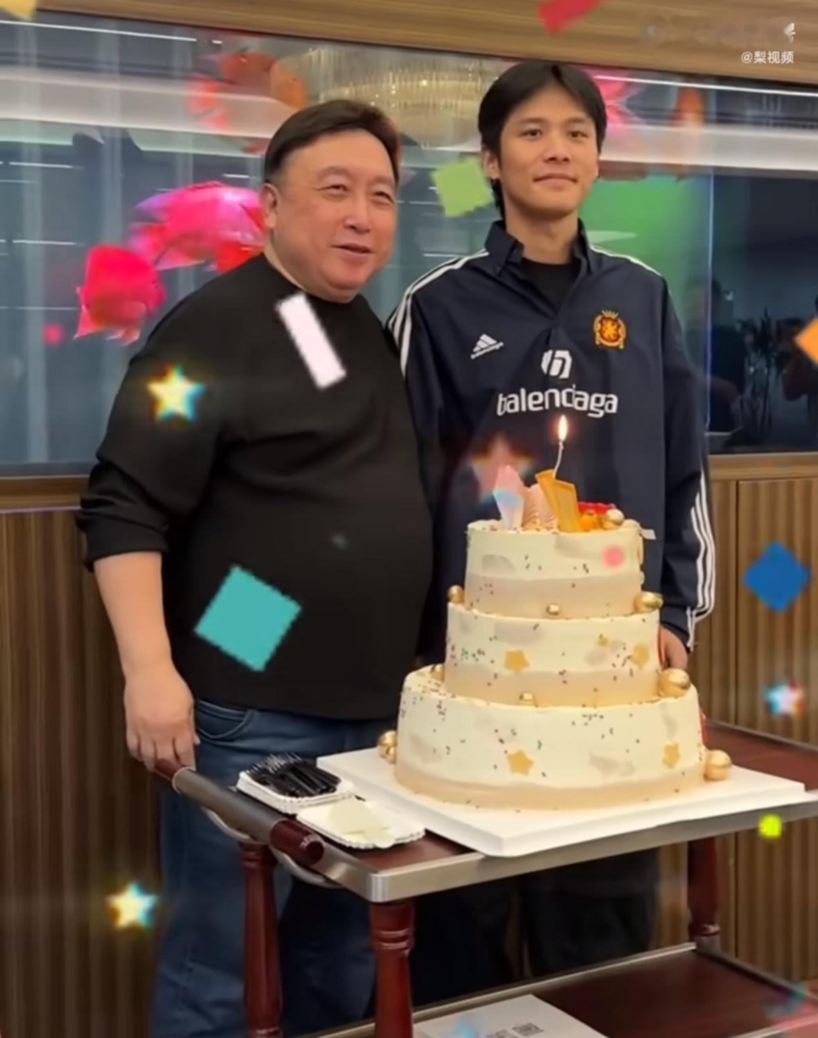 疯狂小杨哥露面好久没看到了，那么大的企业说停摆就停摆……还挺感慨的，始终还得把消