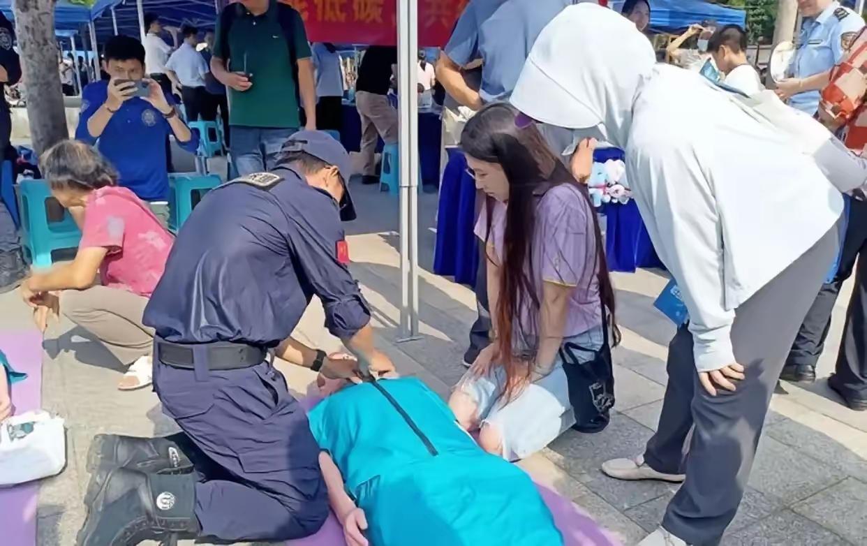 阎王叫你三更死，谁能留你到五更！浙江温州乐清的一个高档小区里，一个9岁的小男孩，