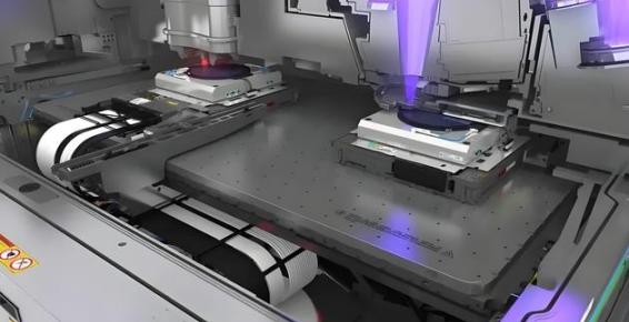 美国：绝不允许把使用美国技术的光刻机卖给中国。中国：绝不允许把使用中国稀土的光刻