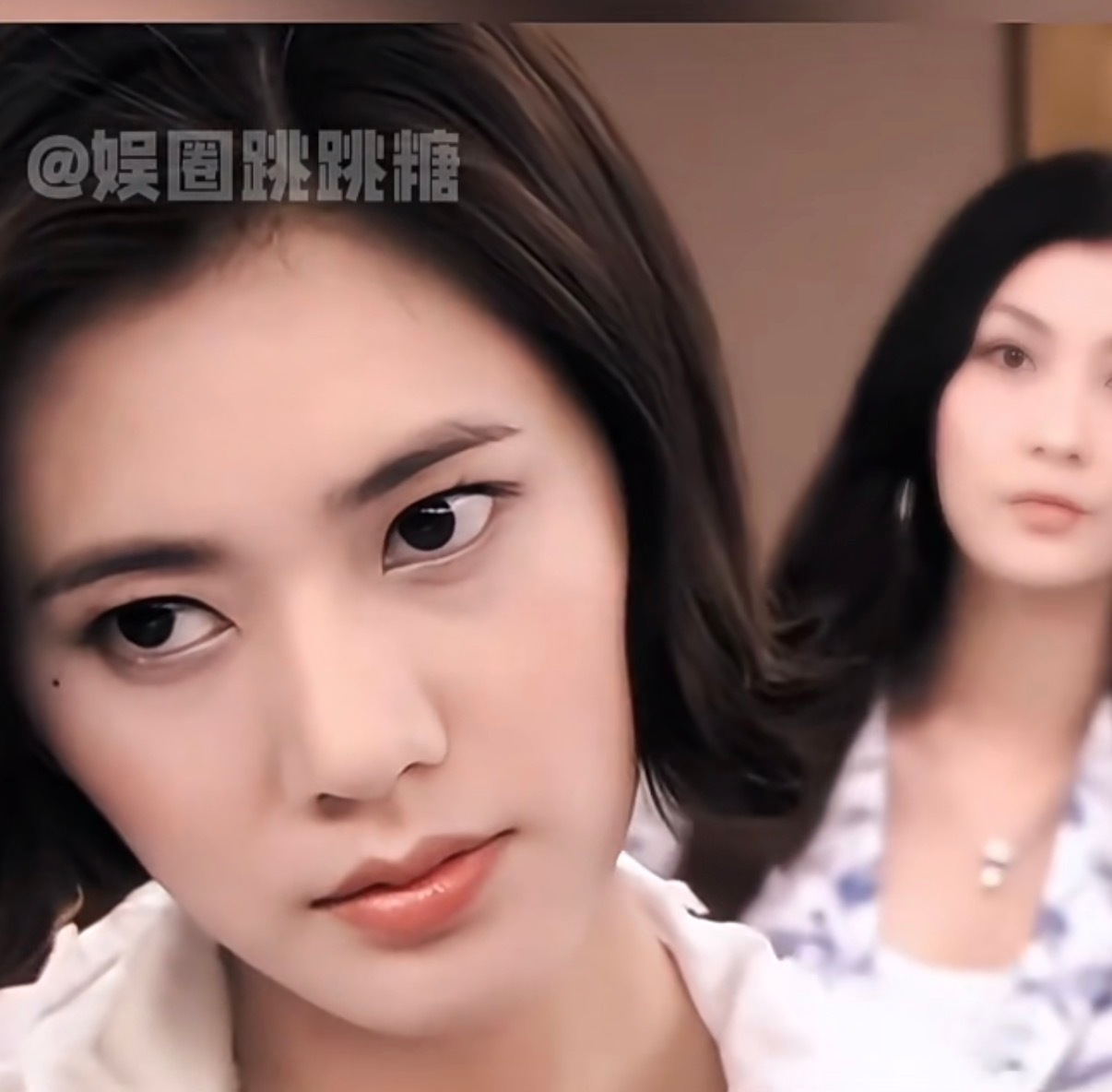 内娱十大狗见停名场面听说林品如那个剧组很乱套，国语，韩语，广东话，台湾话，还有人