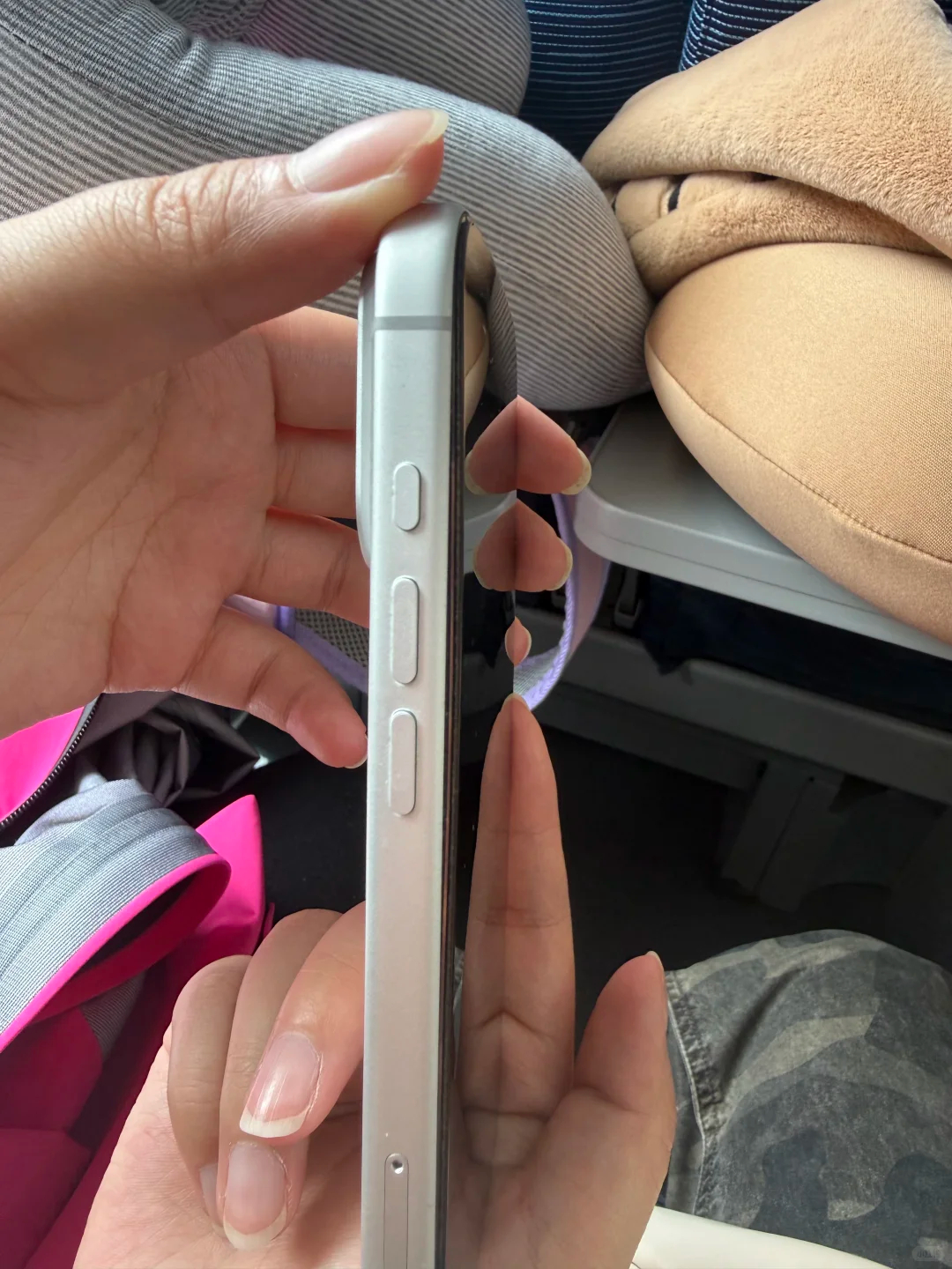 求助！这是怎么了侧面中上有点鼓起来了 两边都是520红包iPhone