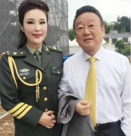 蒋大为今年七十九了，一个人住在北京。老伴张佩君和女儿在温哥华，他二十三年没去探过