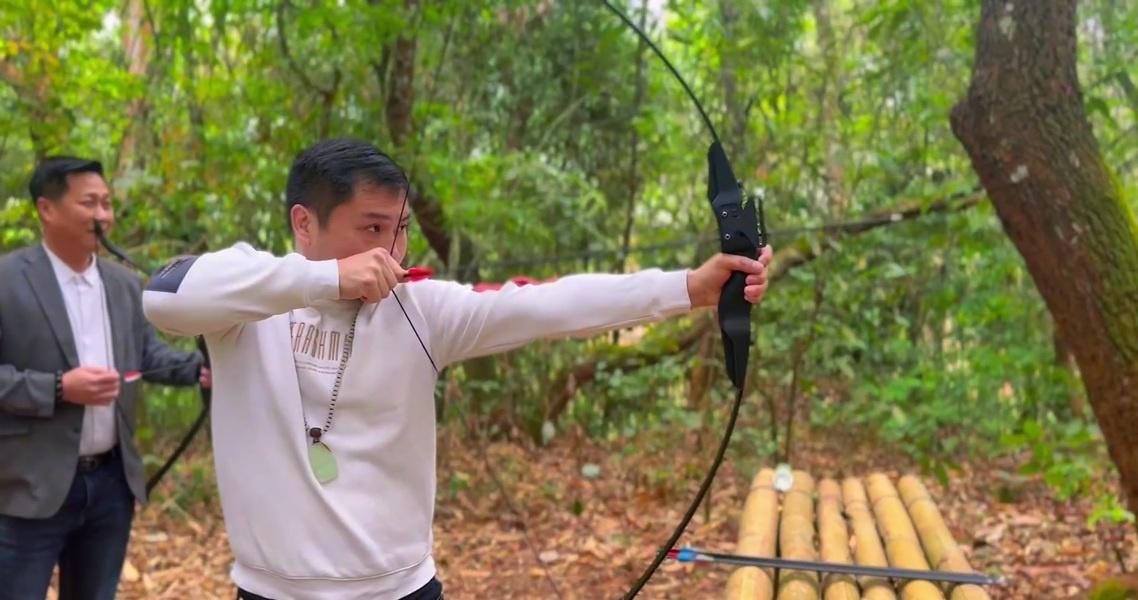 📍西双版纳 勐海漫途徒步户外运动体验中心
🌿"闯入地球绿肺！版纳雨林徒步+树