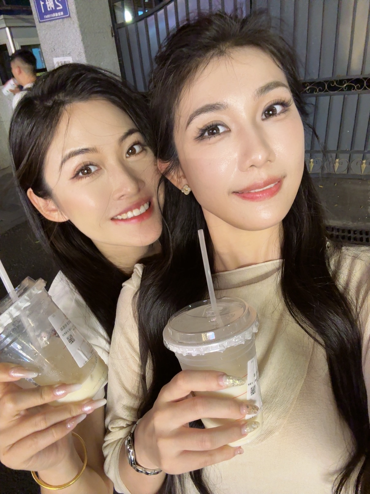 压完了玉林路一整条路🚶♀️赵雷骗我，那小酒馆根本不是在尽头卷妹的唠嗑
