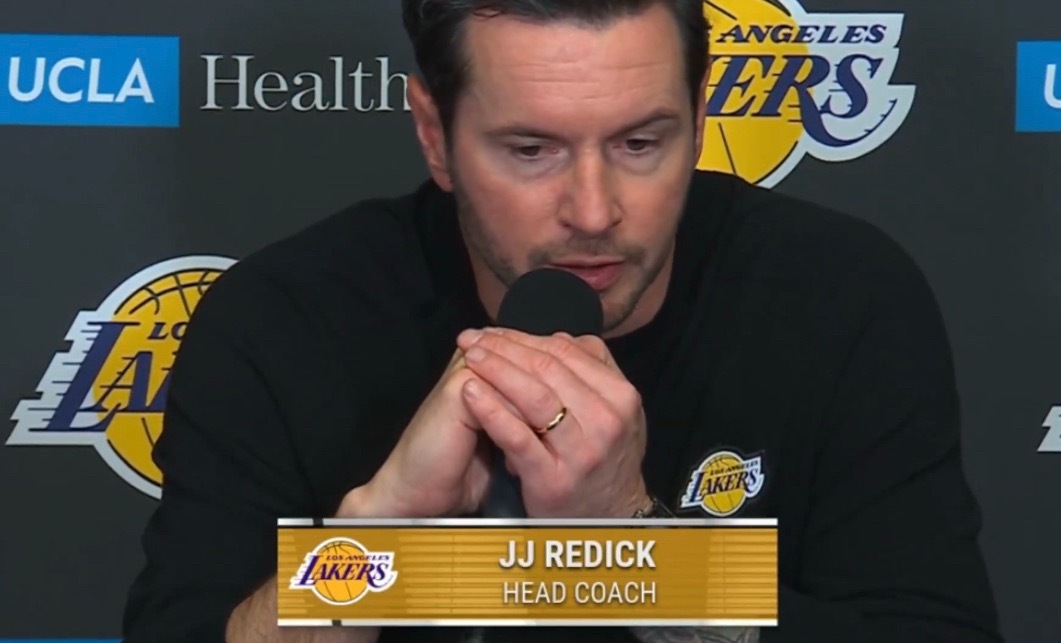 尽管输掉了比赛，雷迪克仍在肯定球队今晚对阵底特律时的翻盘决心：“我感觉我们不会垮