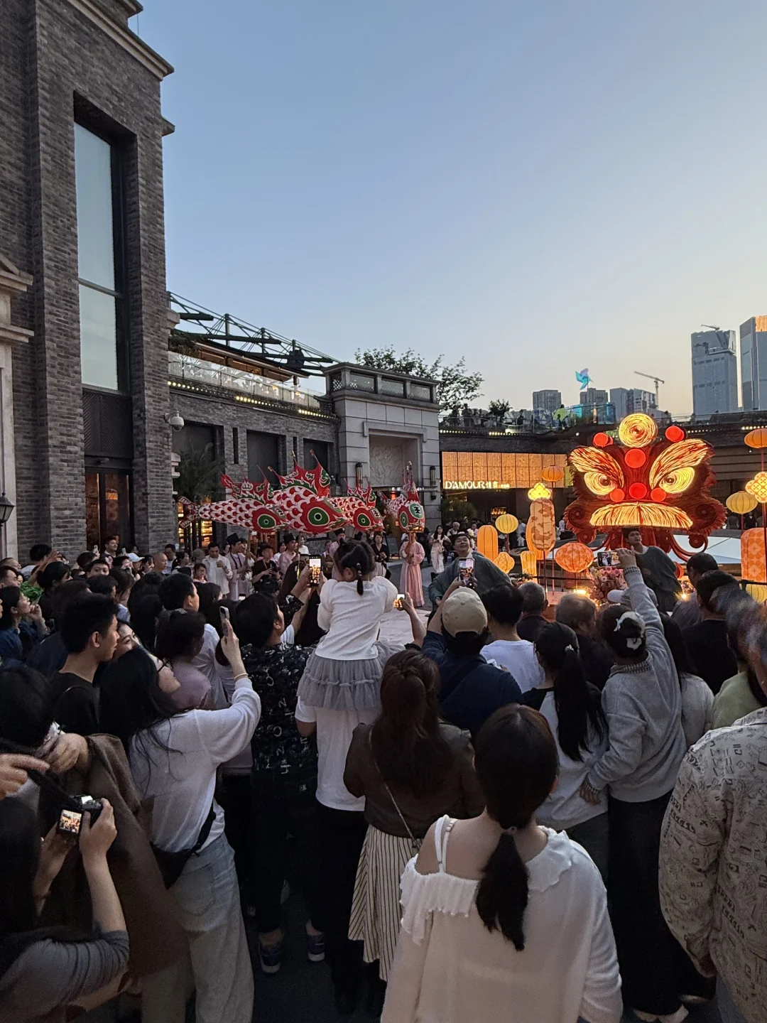 预计长嘉汇今天有一亿人