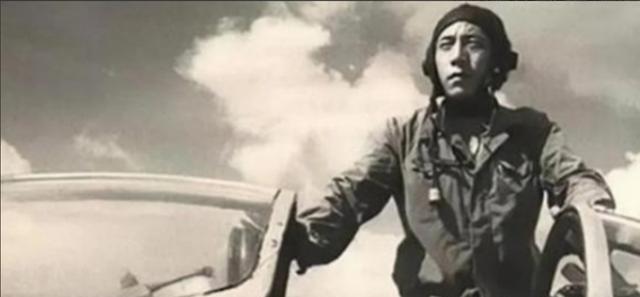 1990年，中国飞行员王宝玉开着飞机叛逃 苏联 ，苏联答应送他去美国，然后给王宝