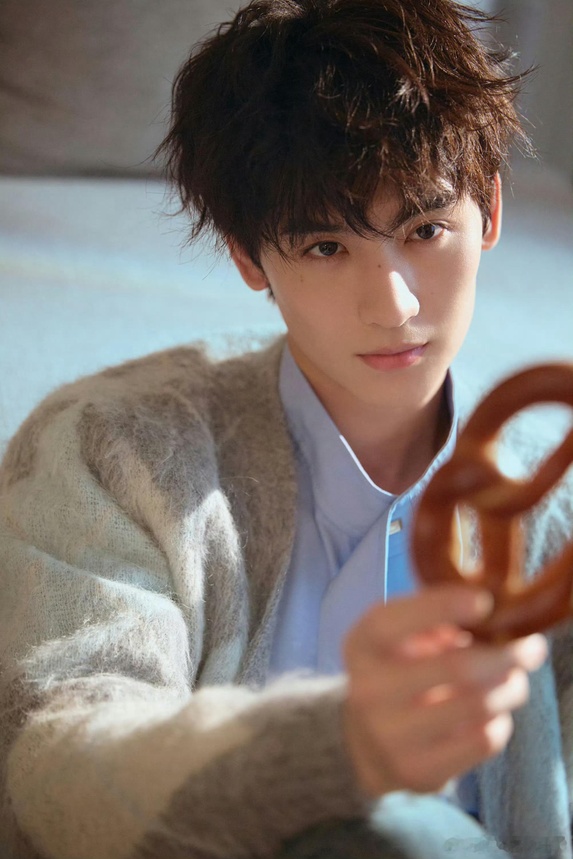 黄俊捷林凯出演杨幂新剧江山大同 古装剧《江山大同》题材类型：剧情，历史，古装，传