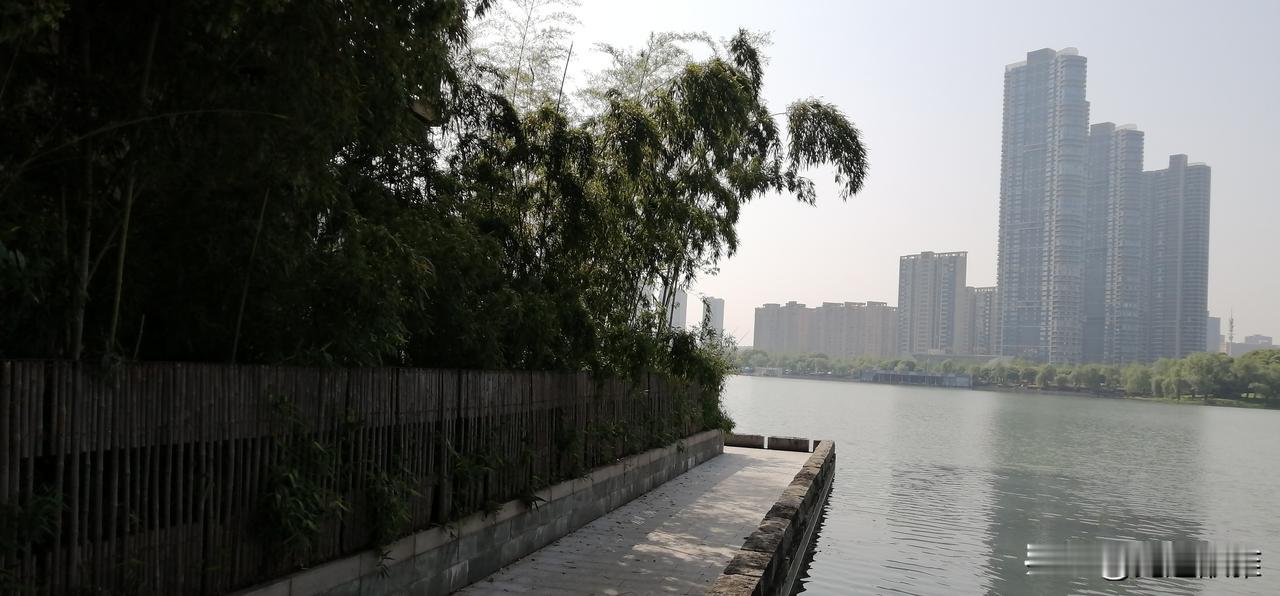 突发奇想，想去原来住过的地方看看。
"原来住过的地方"，是我自己组建小家庭之前，