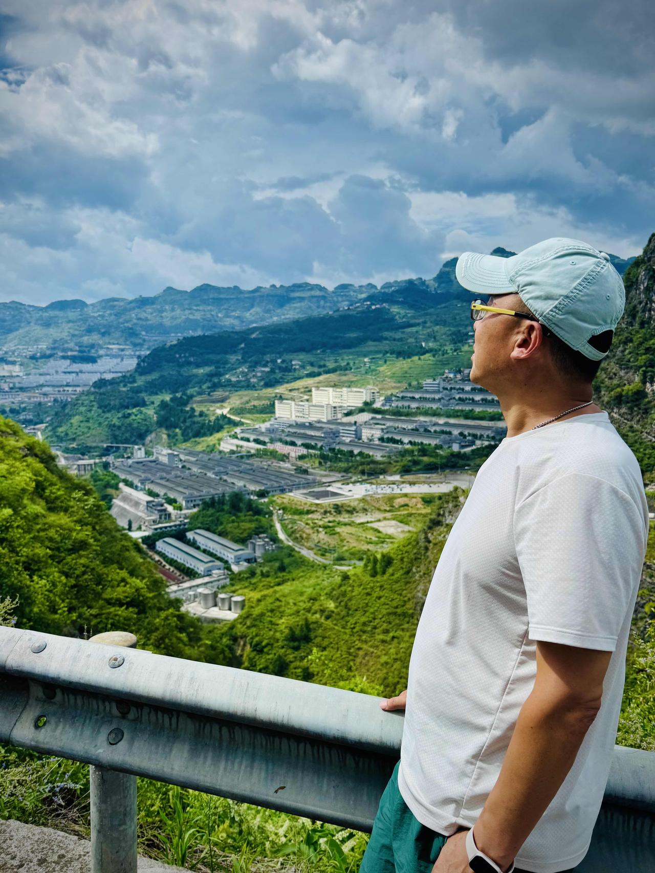 一杯酱香的背后，是赤水河峡谷的风土与匠心

沿着赤水河北上，酱酒的香气漫进河谷。