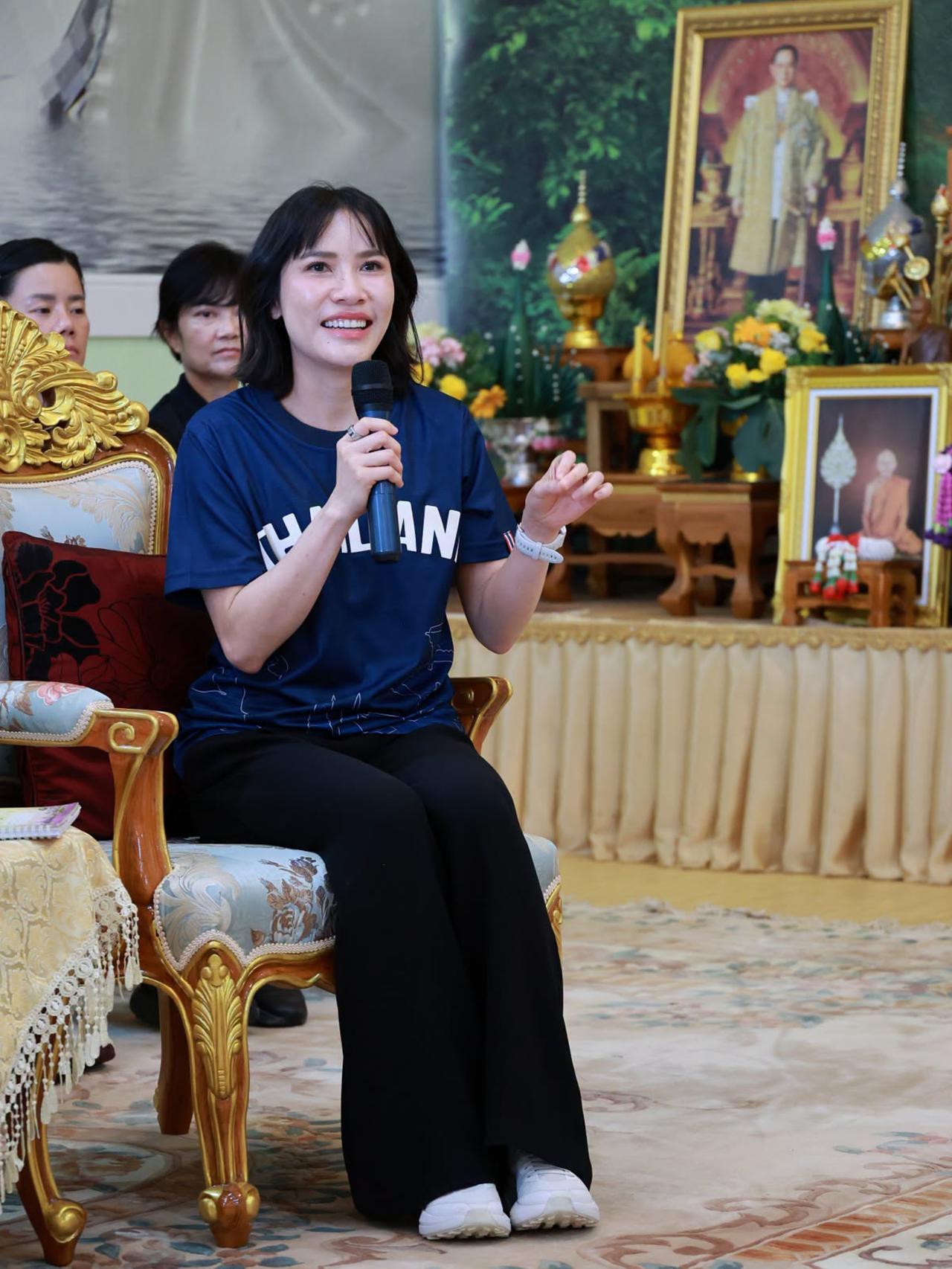 诗妮娜贵妃到了英国，终于有了松弛感
2026年9月28日，泰国诗妮娜贵妃现身英国