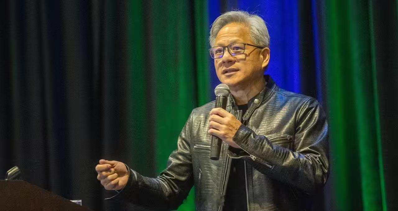 【黄仁勋称AI会创造大量岗位：相比写代码，我的软件工程师们更喜欢搭智能体】据《商