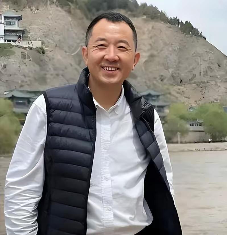 “清华硕士”毕业的县委书记陈行甲，语出惊人：“贪官贪的钱，一个是养儿子，一个是买