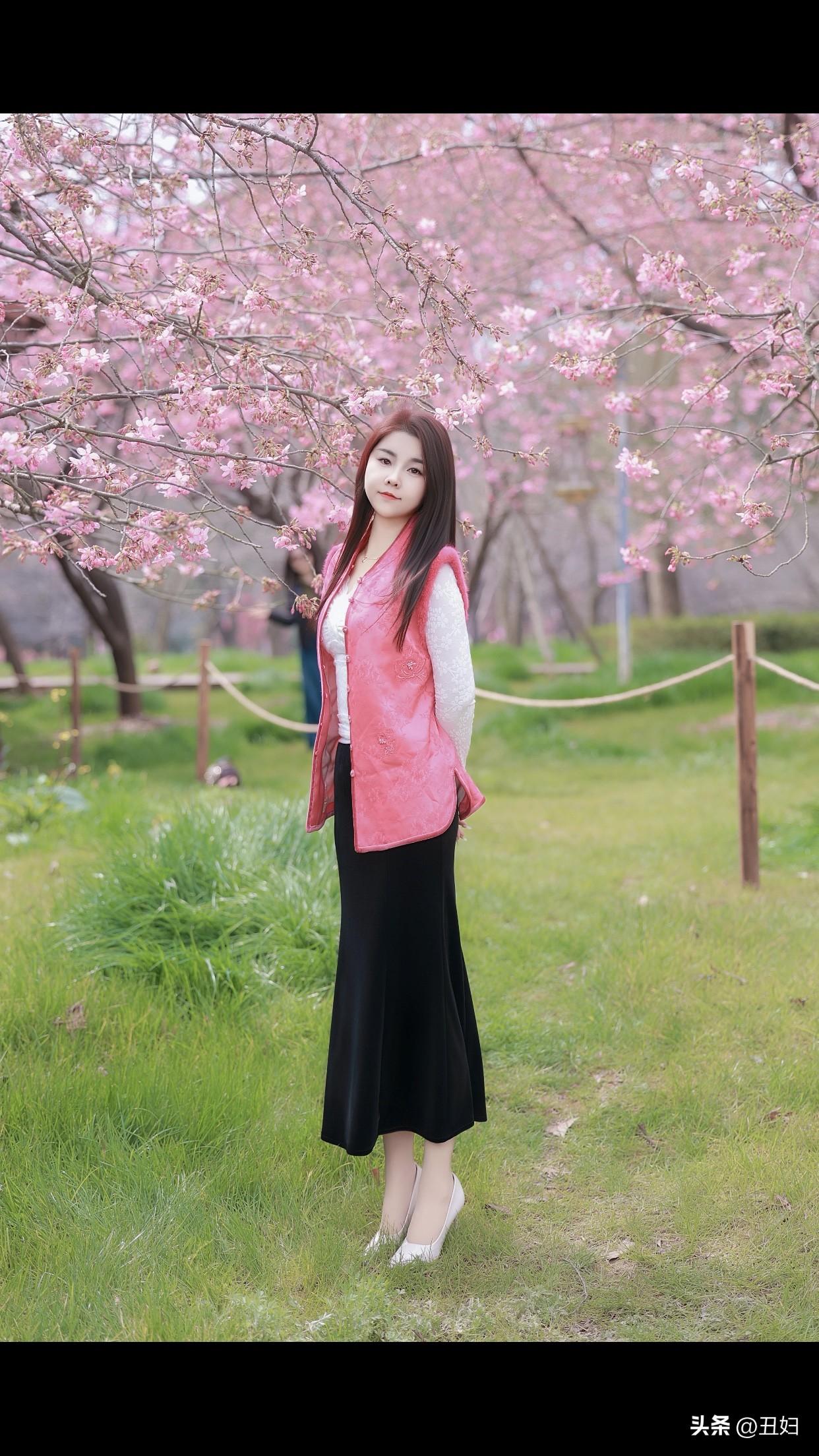 什么样的女生让人一见难忘?红袖添香夜，月色入画来。