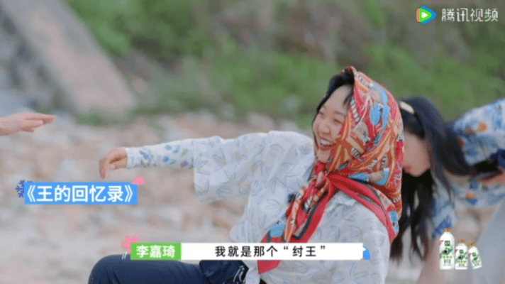 #李嘉琦 谁的目光能离开王鹤棣啊# 王鹤棣这是什么神仙颜值啊，多看几眼都是我的好