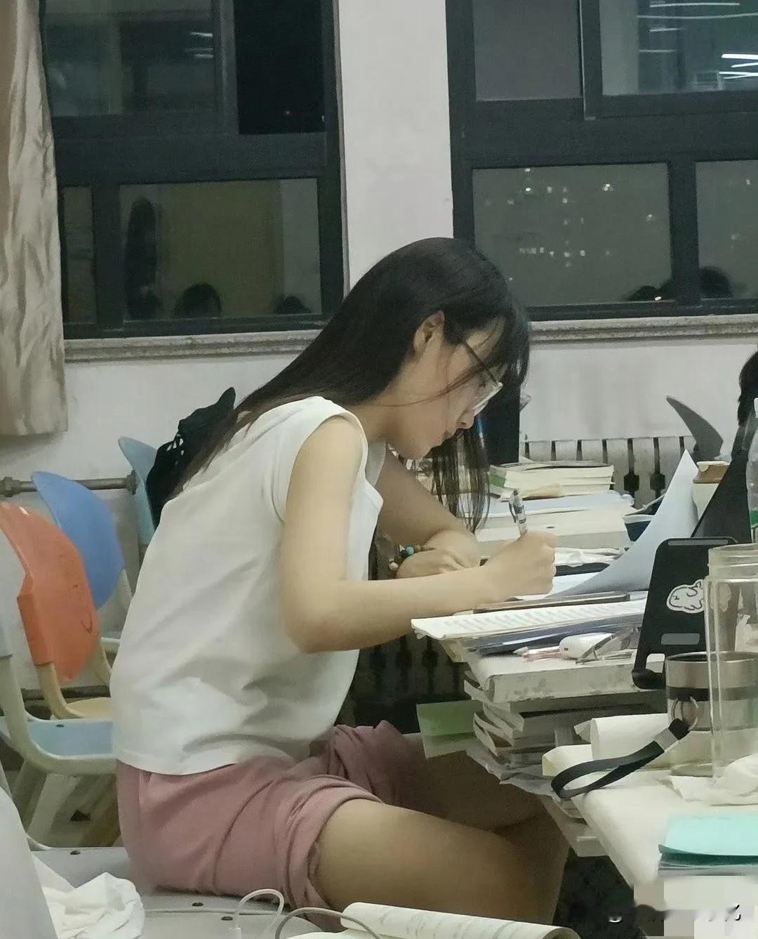 热的静不下心来