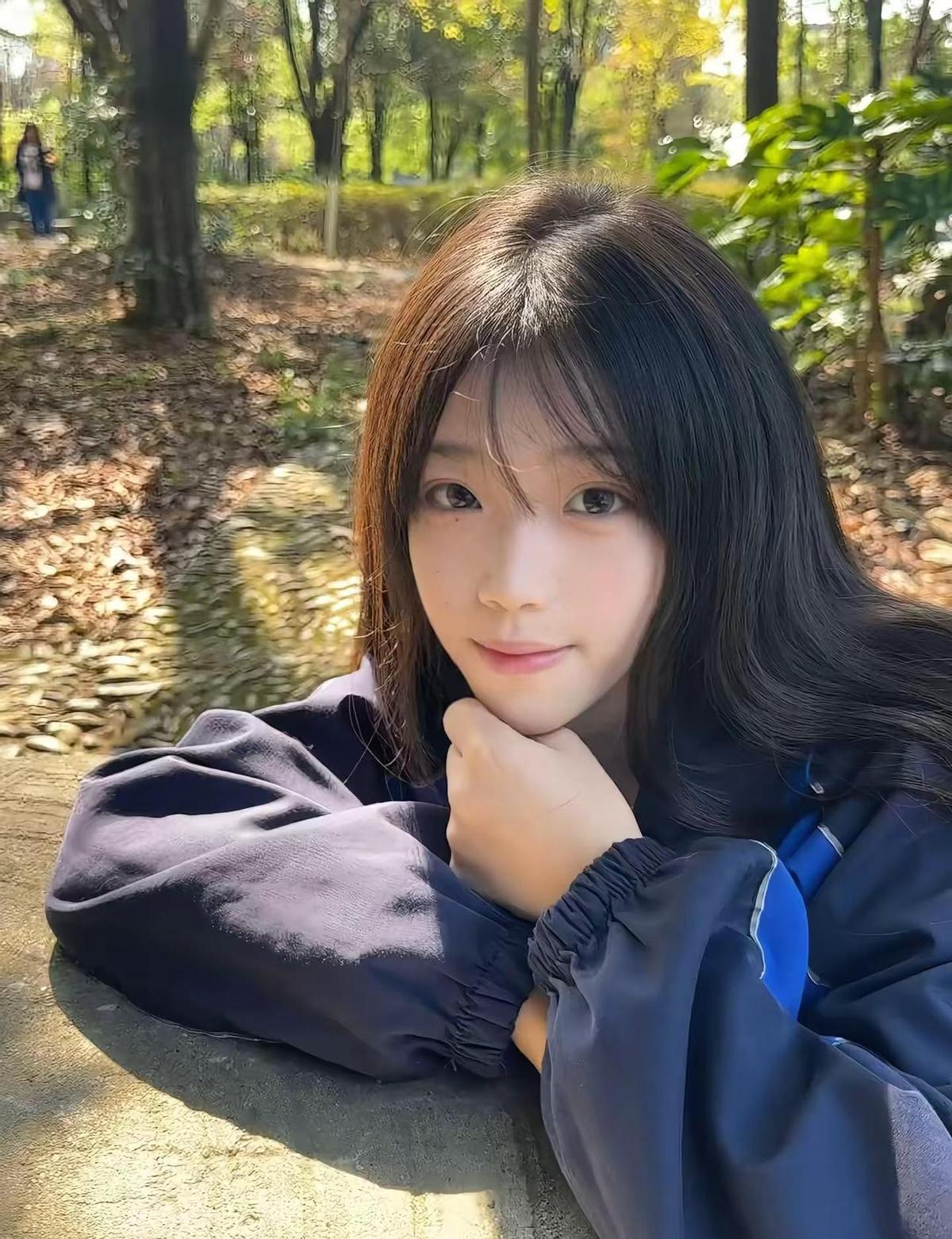 戴美瞳伤眼？
别被“贵妇级舒服”骗了。
赫莲娜黑糖啵啵，宣传听着像奶茶，实测透氧