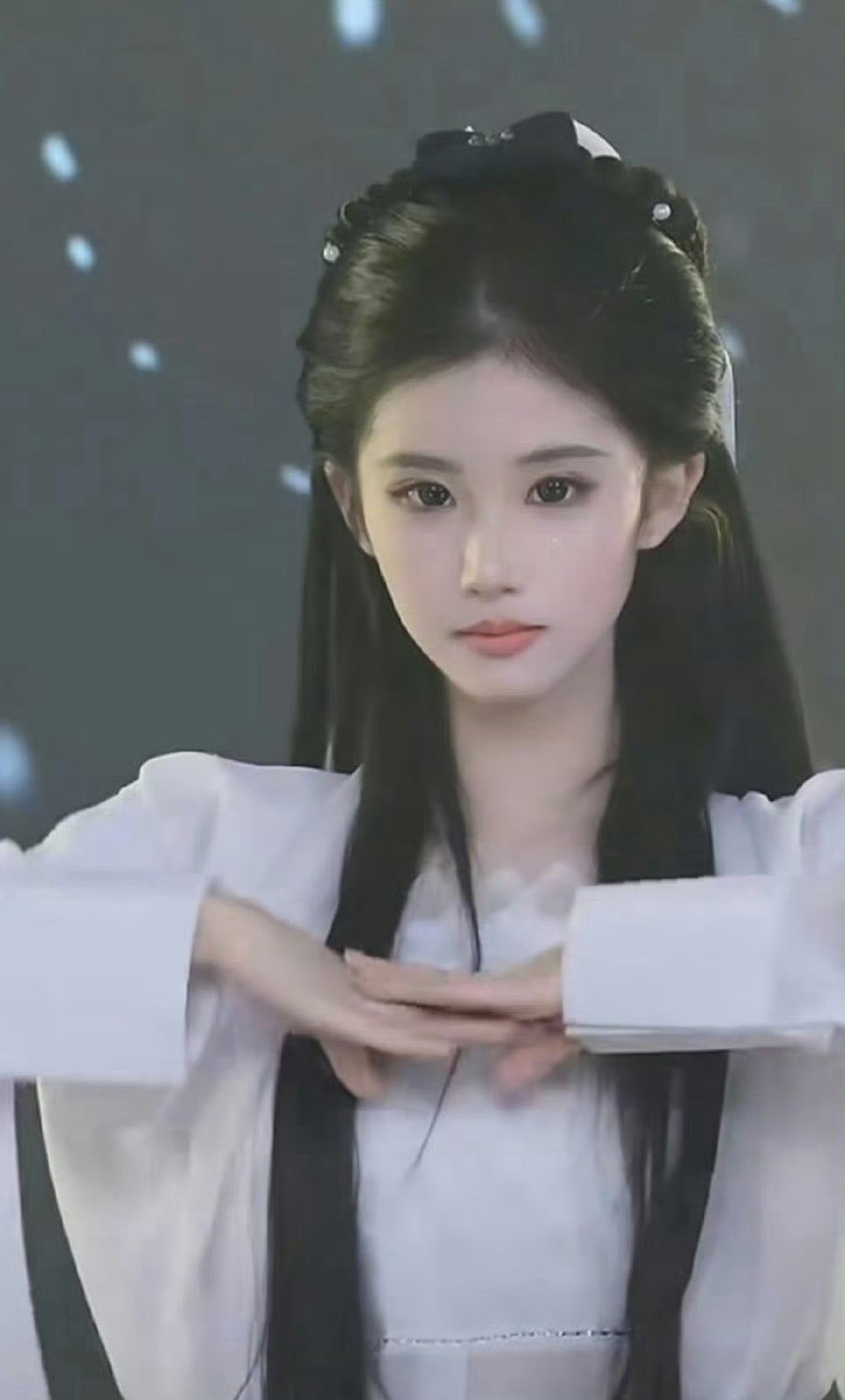 抖上团播全在招长得像刘亦菲的女孩子吗，这个新团播侧脸还真有几分刘亦菲的影子…据说