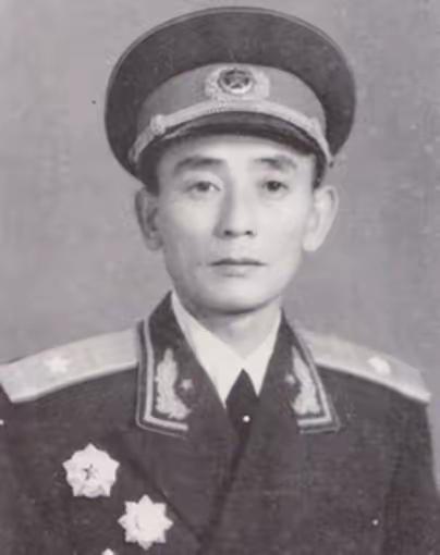 1964年，粟裕到福州军区视察，看到军区副司令员朱绍清后，他神色复杂，说：“金门