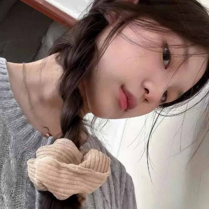 温暖毛衣+复古项链，少女心满满💕珍珠项链配毛衣 灰色毛衣项链 冬季毛衣项链 秋