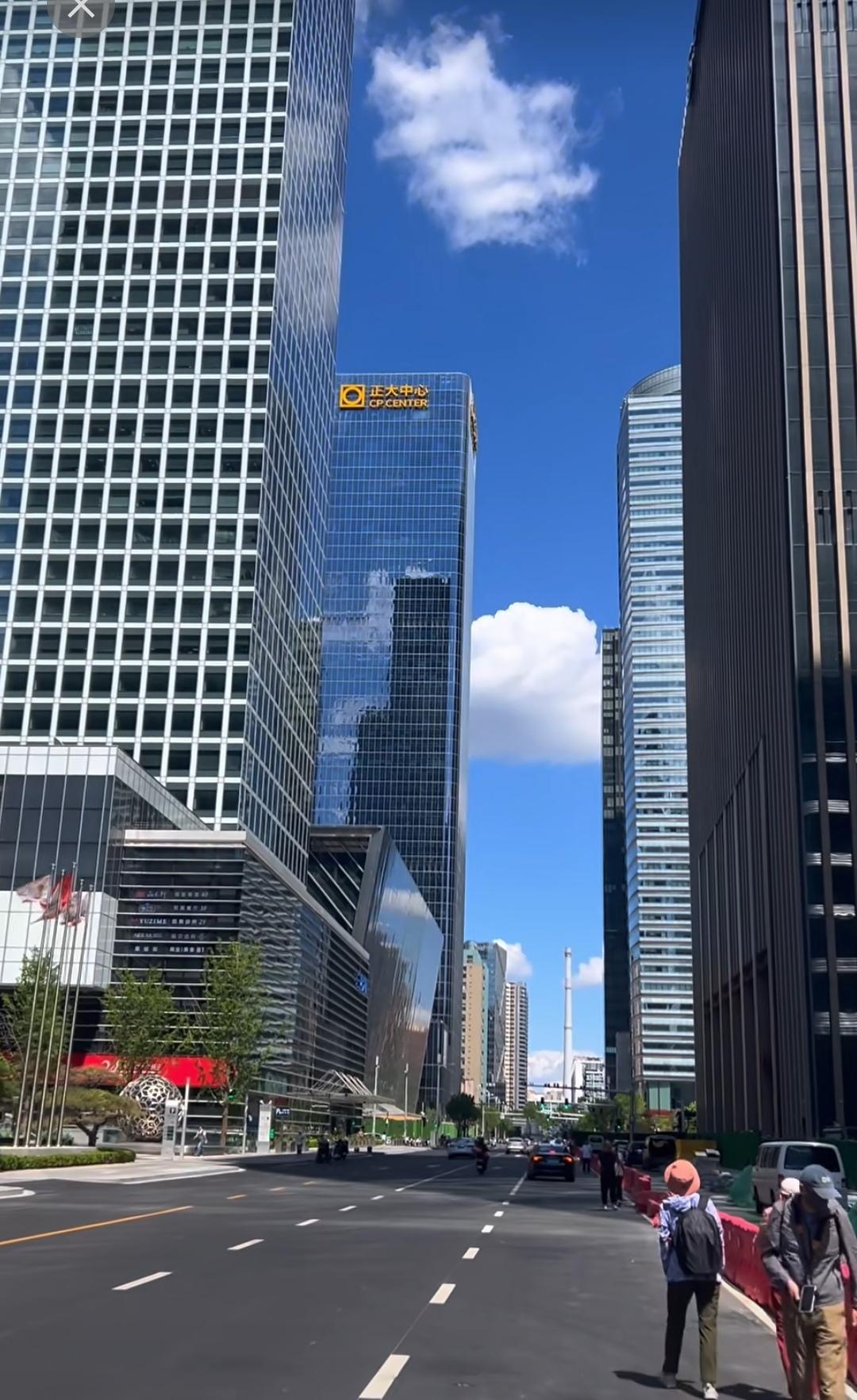 天下没有免费的午餐。

  看懂这句话了吗？其实不是提醒你贪便宜会吃亏，而是要告