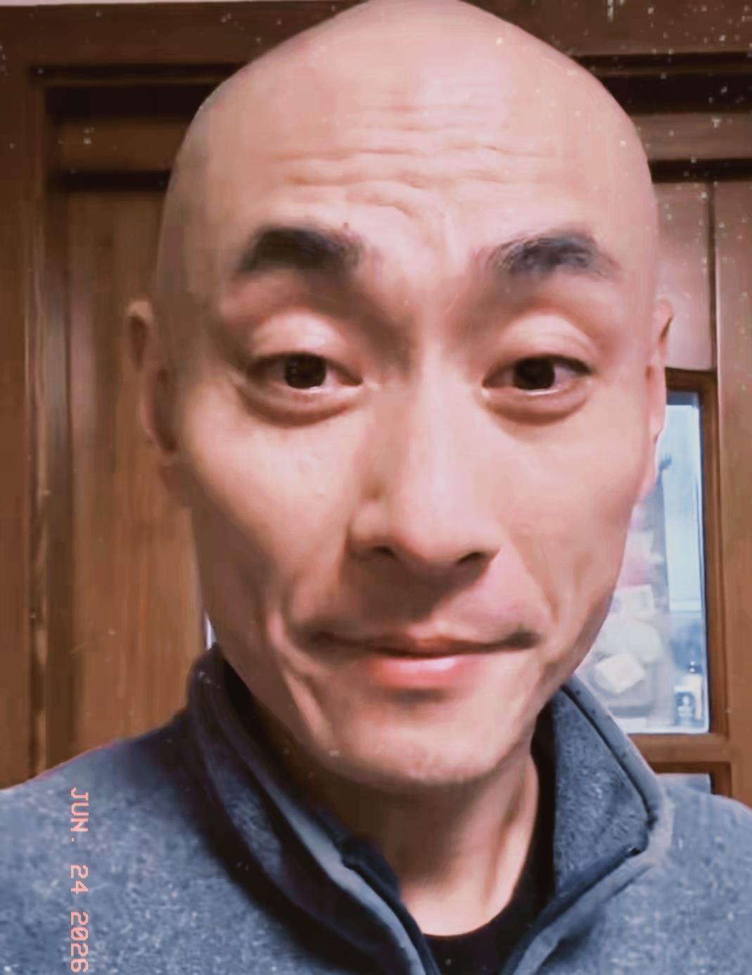 在长城擂“中华大鼓”，敲的竟是日本太鼓，这文化包装的吃相实在难看。叶松源早年学艺