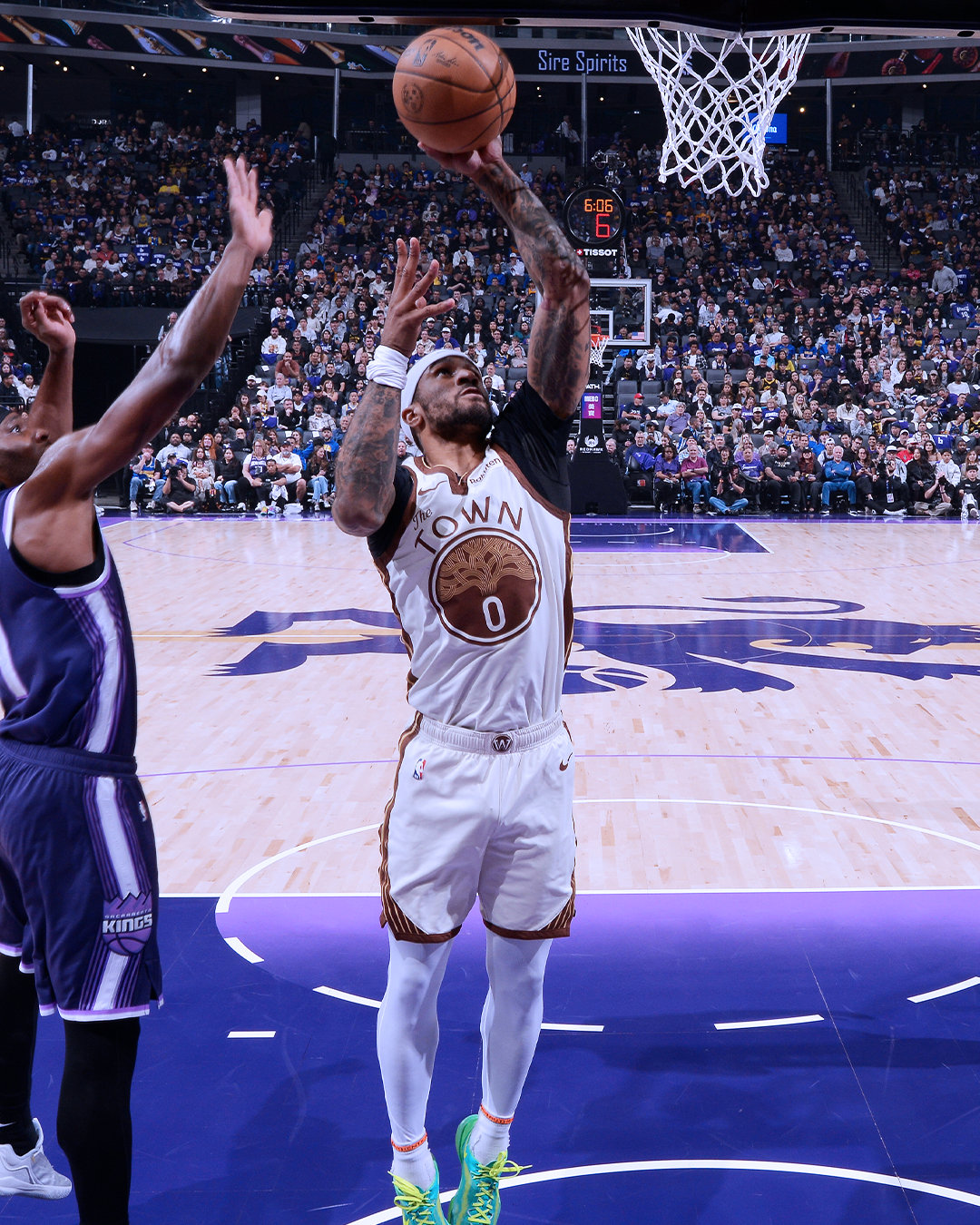 佩顿二世10分，3篮板，2抢断。勇士vs国王