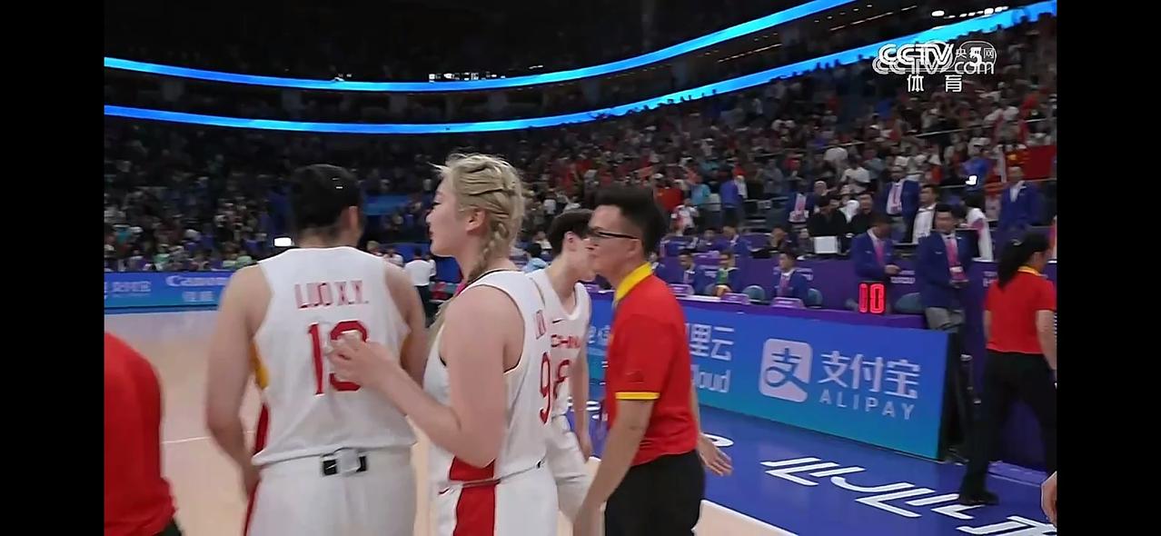 亚运会决赛，中国女篮74：72日本女篮，永远相信中国女篮，一支团结奋进的球队，一
