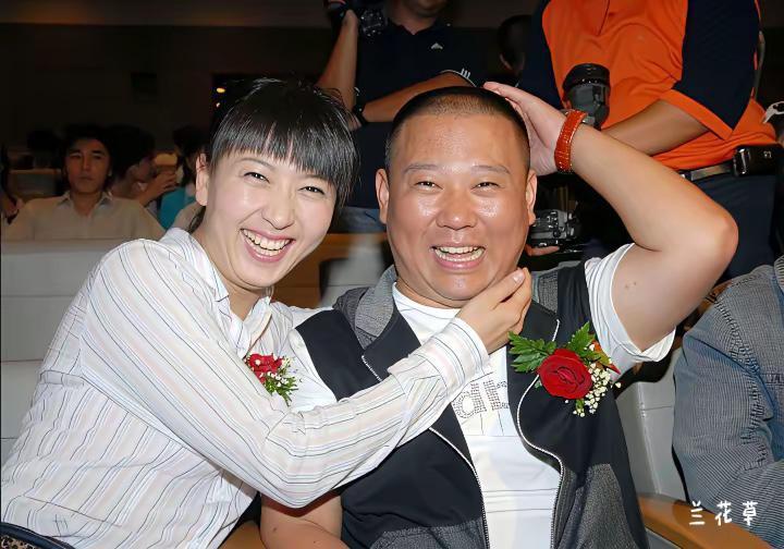 原来他俩也有交集，闫学晶，郭德纲。
记得闫是赵本山的徒弟，而赵和郭好像是两个不同