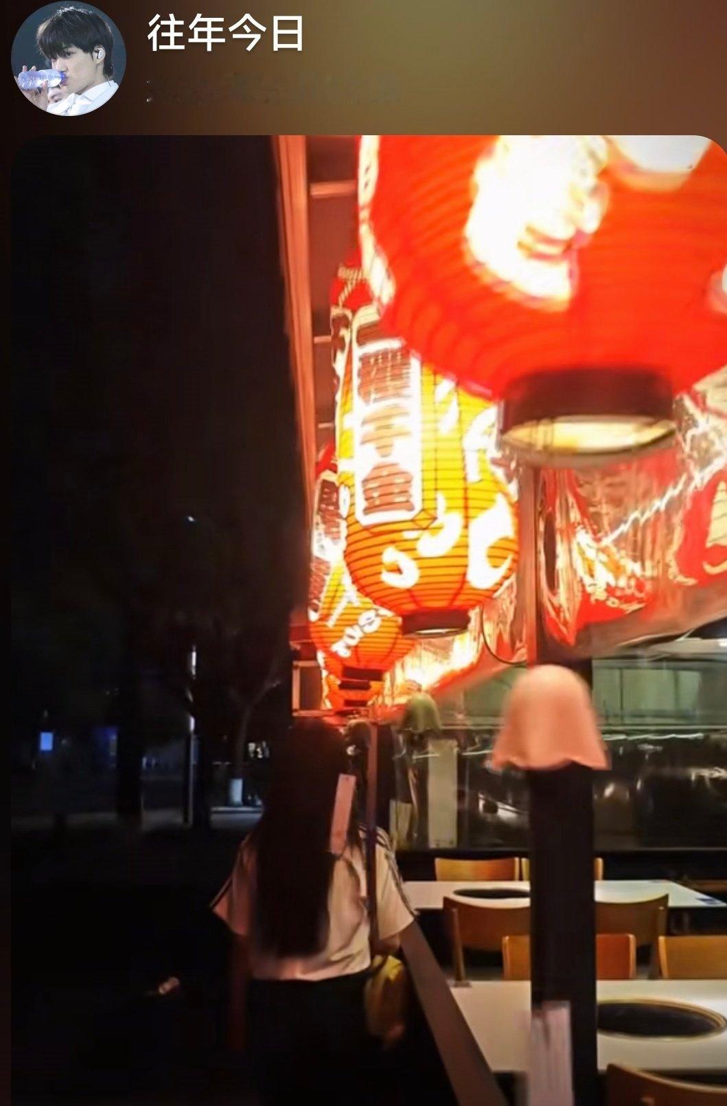 去年今天刚考完六级！然后在时代天街的外面玩到了半夜一点居然已经一年了！ 