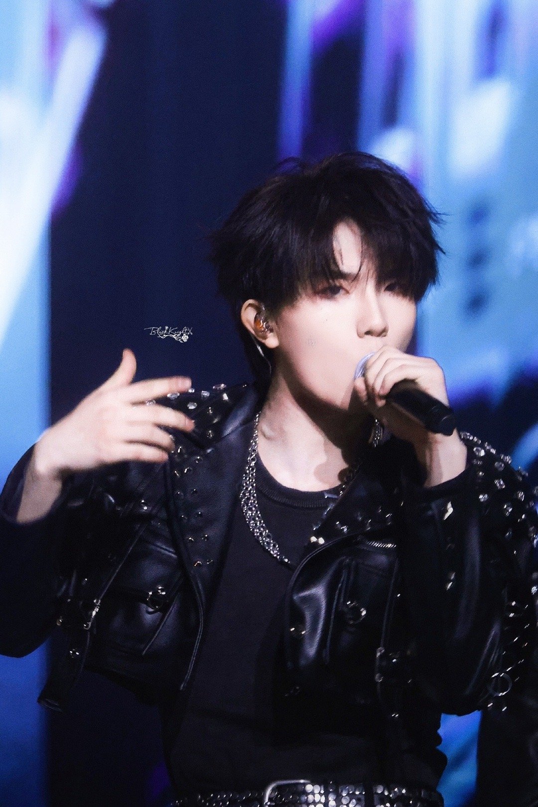 苏新皓已争气争气再争气 从练习室到舞台，每一束灯光都见证着你的汗水和决心！苏新皓