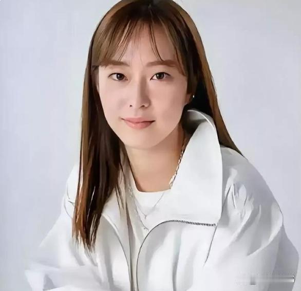 石川佳纯的十五大身份信息:
1.姓名:石川佳纯
2.性别:女

3.出生日期:1