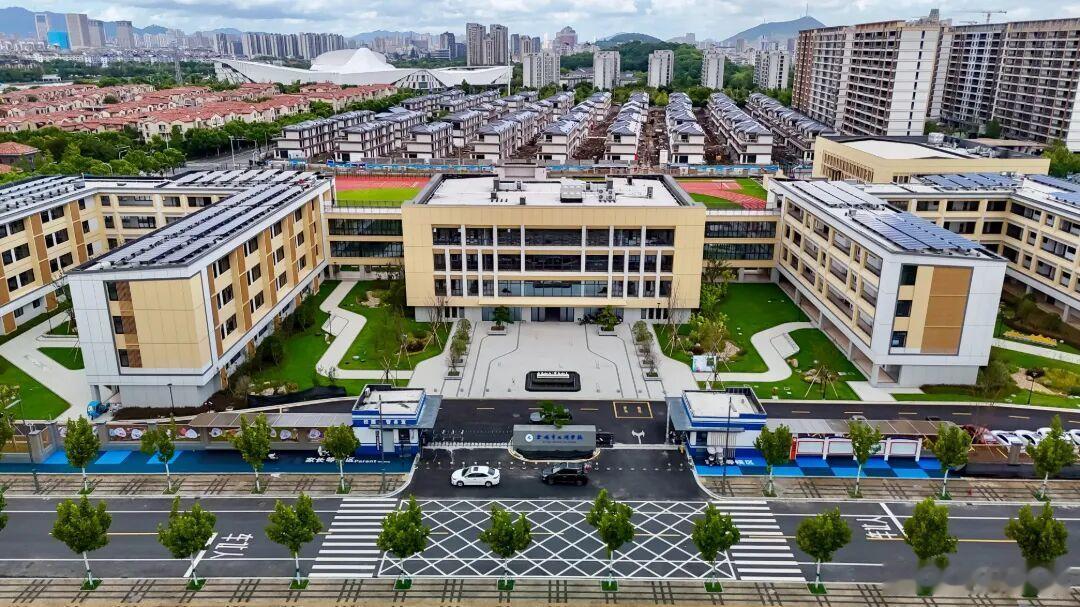 浙江余姚这所九年一贯制新学校正式投用 新学期，余姚城东片区全新九年一贯制公办双河