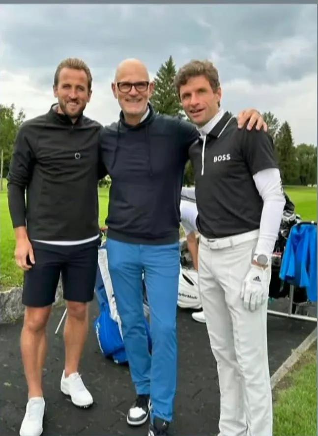 凯恩和穆勒去打高尔夫了[捂脸]，贝尔要不要选择复出？来拜仁，真享受[尬笑]，上场