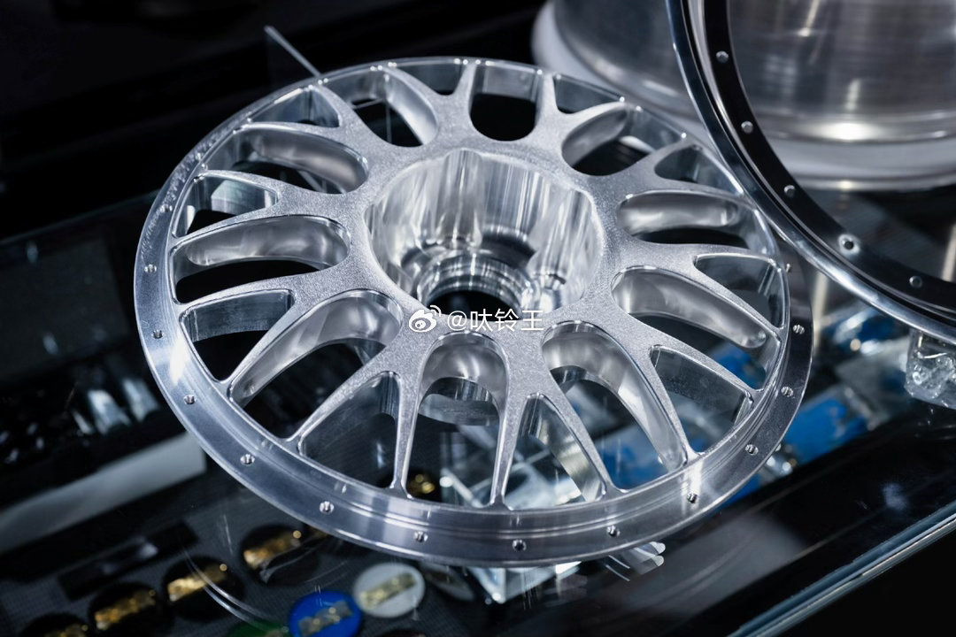 可以不光芒万丈，但不要停止发光。TLFW 𝐅𝐎𝐑𝐆𝐄𝐃 继续接单个性