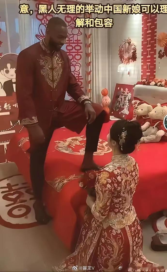 真的是搞不懂为什么现在某些美女会主动抱黑人留学生呢？就黑人留学生不开心美女会主动