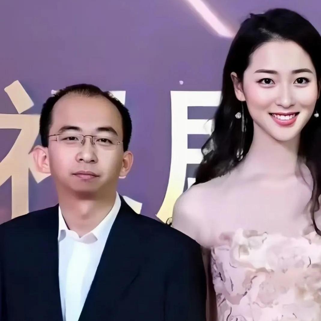 谁能想到当初被大家不看好的婚姻，如今日子过得这么温馨！
 
当年巨兴茂和孟久淇结