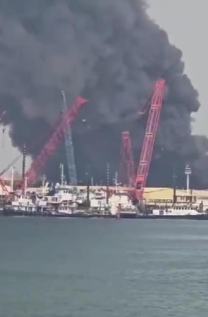 美军瞒不住了！炸航母基地，炸11亿美元雷达，几十万吨燃油被点燃

朋友，如果你在