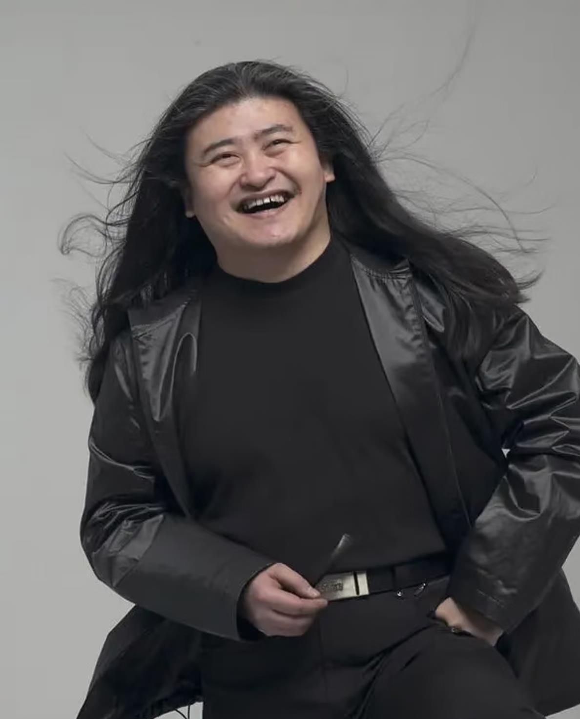 刘欢走了，63岁。
圈里人都知道他年轻时能喝，火车上拎着啤酒一路喝到站，跟朋友聊