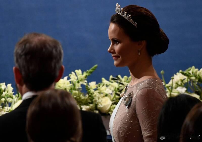 又一王室成员名字出现在爱泼斯坦档案！瑞典王妃首度回应海外新鲜事爱泼斯坦 随着已故