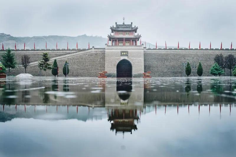 震撼！中国史学之父司马迁的传奇人生：坚韧与智慧的永恒典范

你是否曾在深夜翻阅史