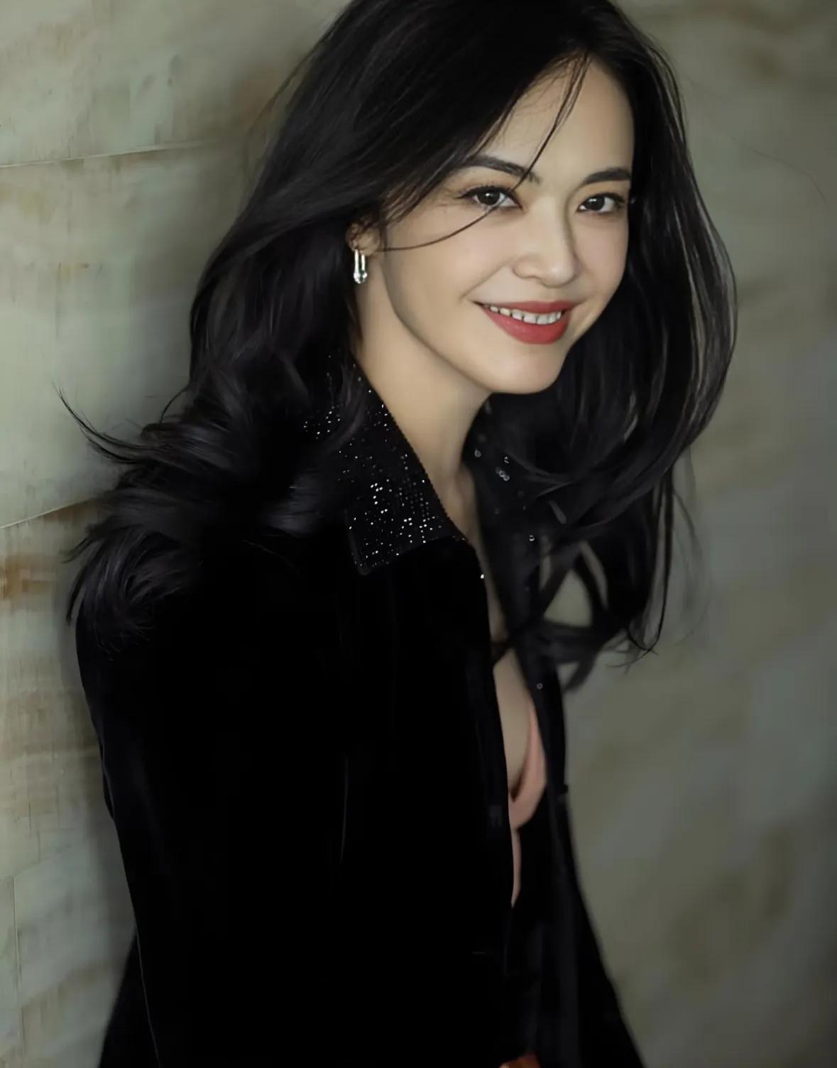 姚晨官宣离婚！最难过的不见得是她本人，也不一定是曹郁，而是那个为了她可以不顾一切