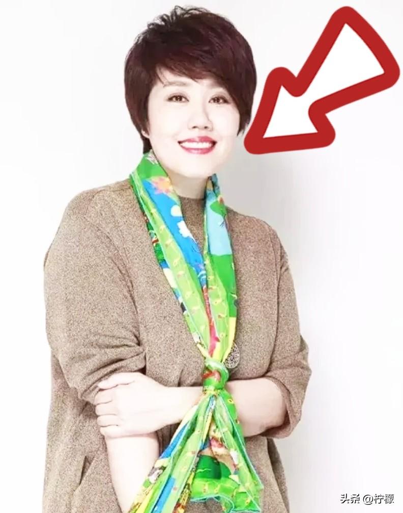 现在，
才知道，
这次的春晚总导演是于蕾，她竟然是执导了四年春晚的导演。
 
这