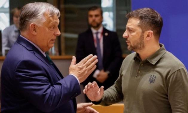 一名乌克兰情报官员逃到了匈牙利，爆出内幕：从2025年11月开始，泽林斯基每周给