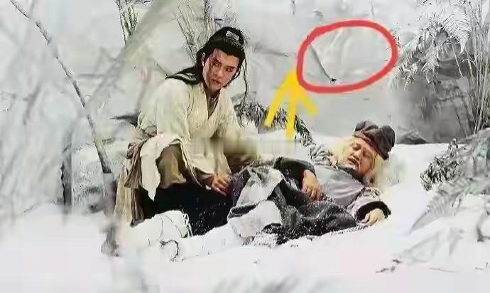 小时候只在乎看谁的武功厉害，长大才发现，白布当雪景，薄膜做瀑布，TVB“穷”的只