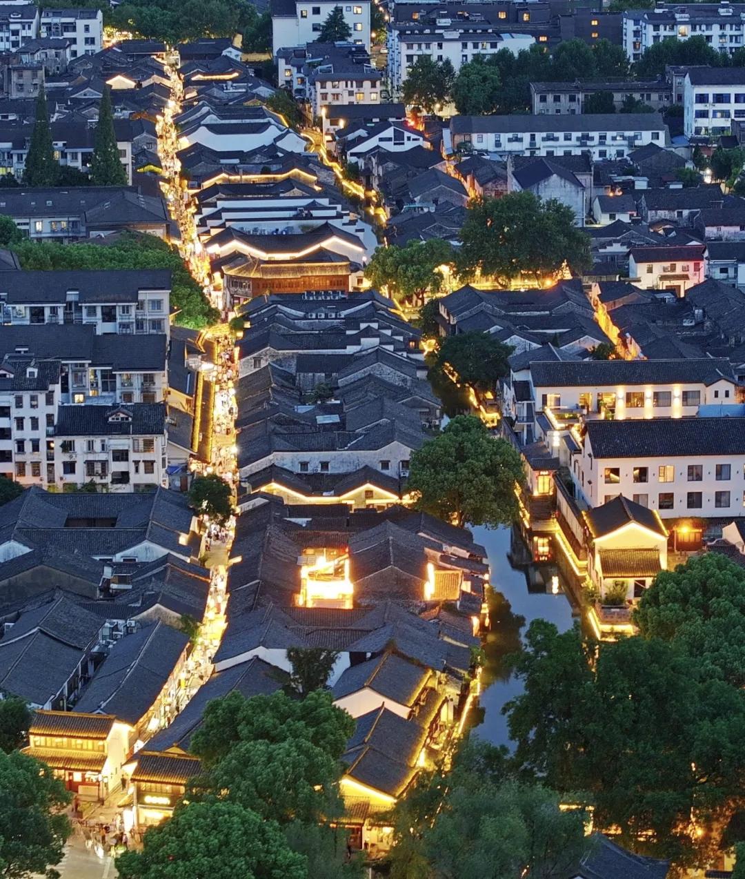 【吃了就吃了，不要去后悔；爱了就爱了，不要去猜疑；散了就散了，不要去诋毁】
  